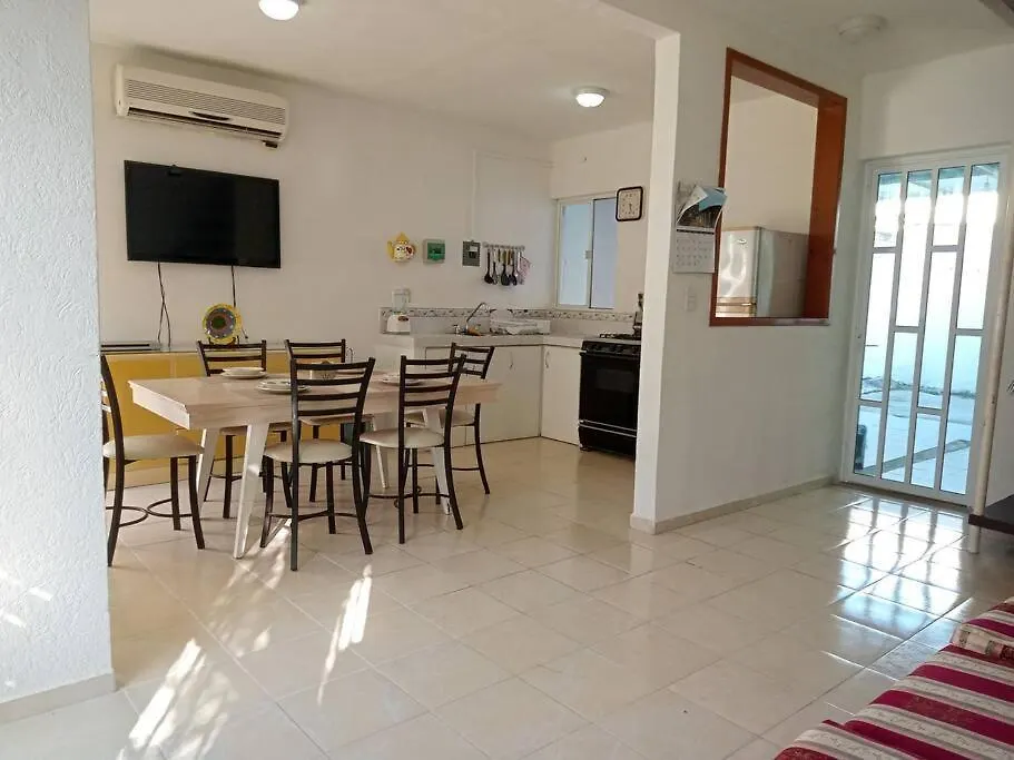 Casa Agradable Con Patio, Seguridad 24/7 Centrica Villa Cancun Holiday home
